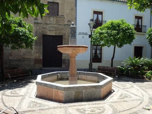 Fountain and traditional stone walkway designs. Fountain and traditional stone walkway designs.